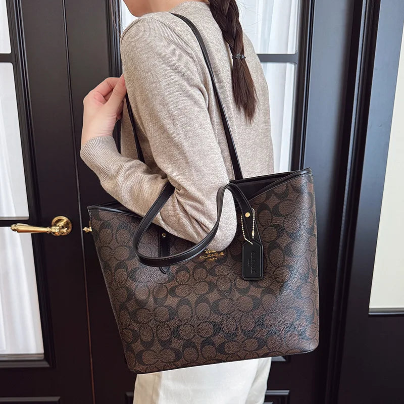 Luxury Leather Messenger Bag Vintage Style Crossbody Purse Large Capacity Commuter Tote for Modern Working Women